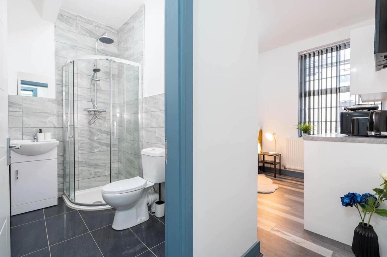 Апартаменты Autumn Oasis - Chic Studio In West Midlands Бирмингем Экстерьер фото